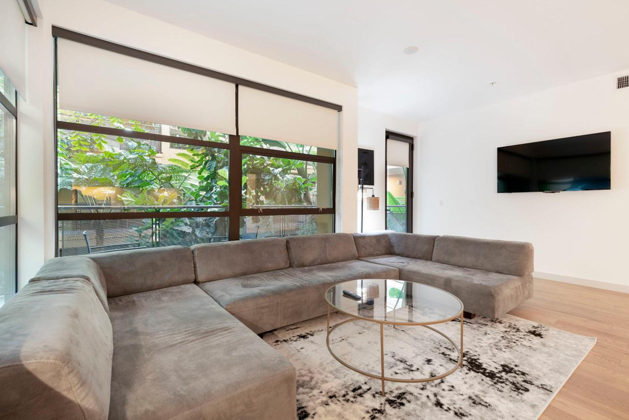 Apartment 2br Hollywood Luxury Condominium *