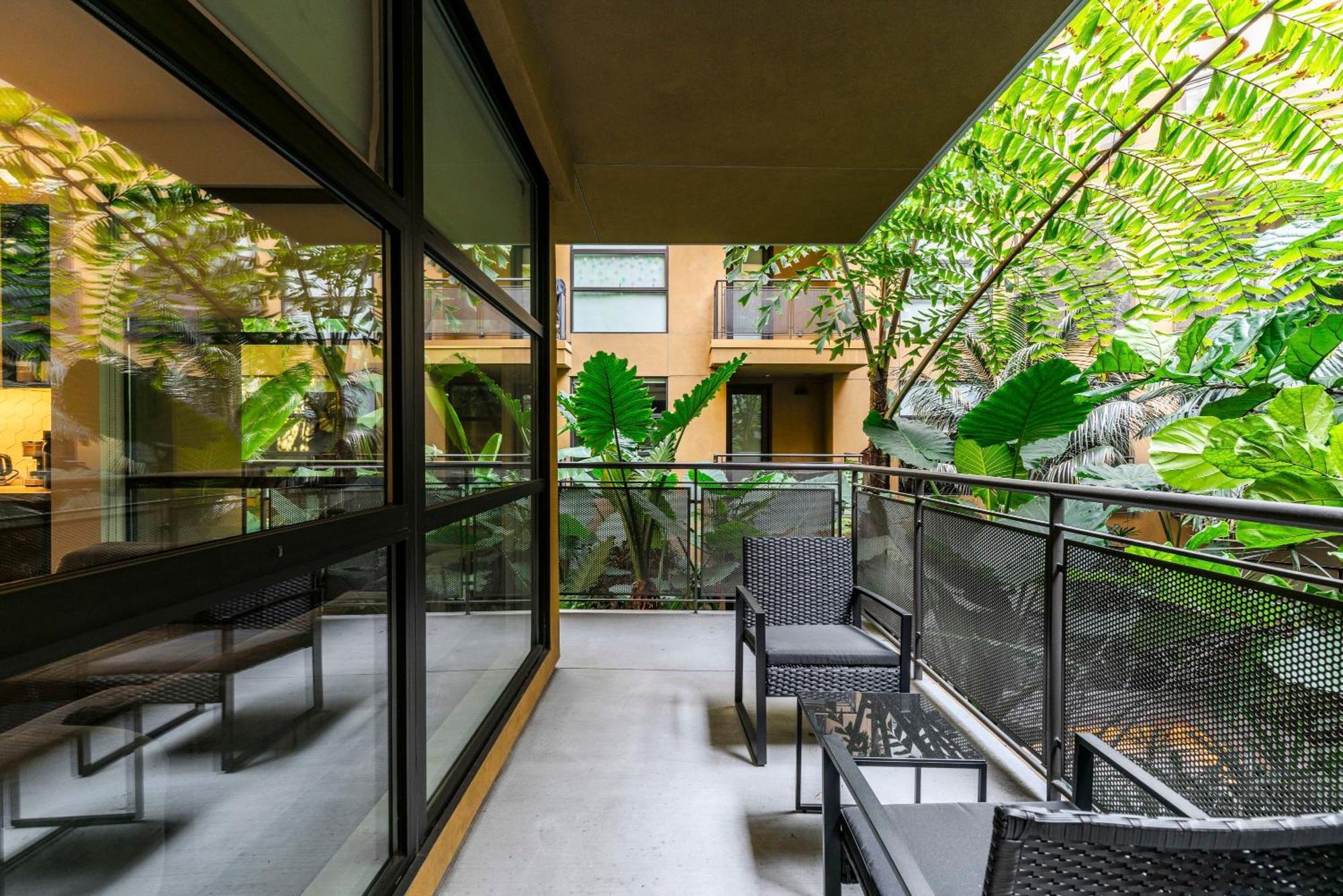 Apartment 2br Hollywood Luxury Condominium Los Angeles